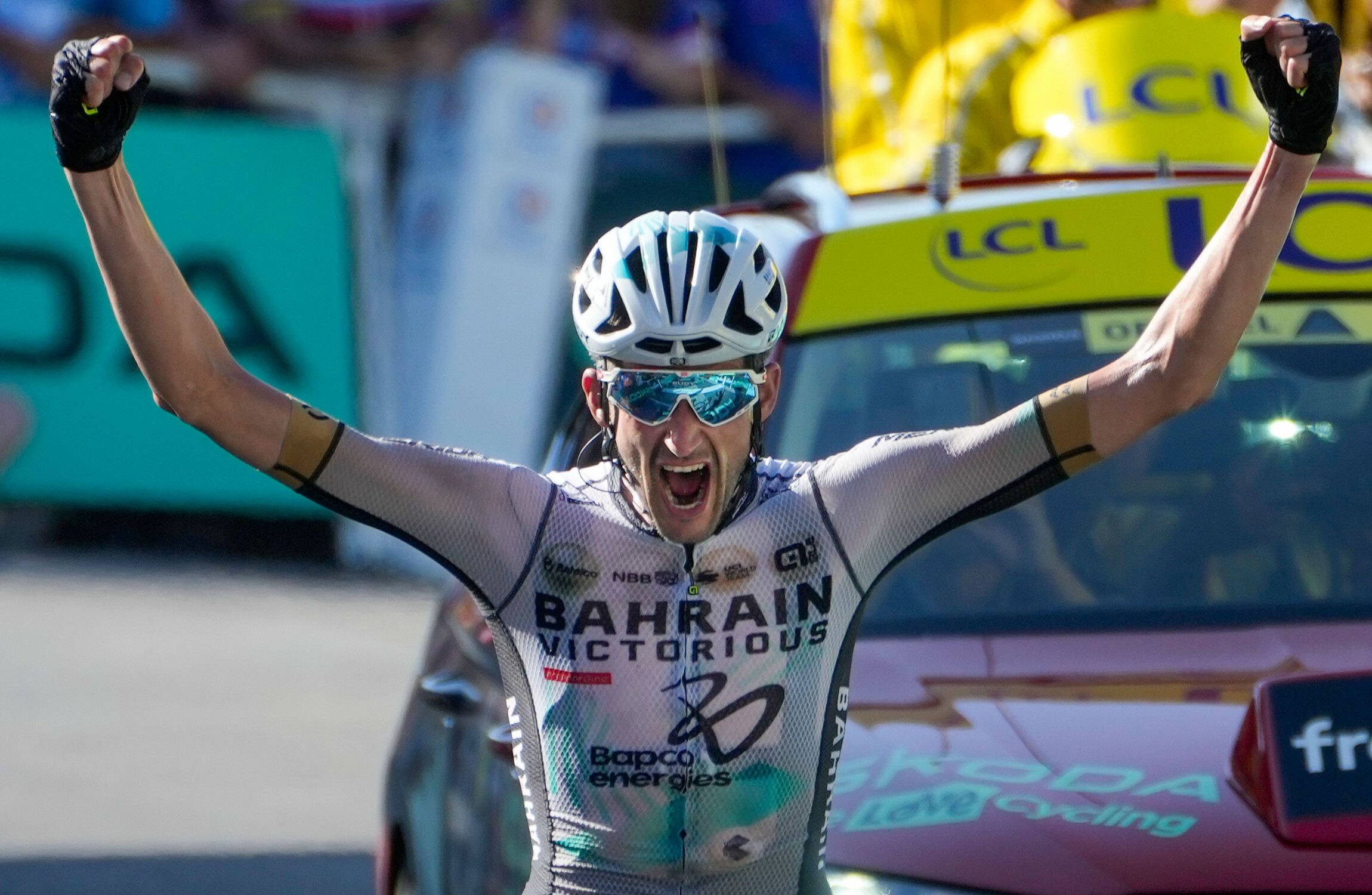 Vingegaard goes wheel-to-wheel with Pogacar in the Alps to retain yellow jersey - Vimarsana News