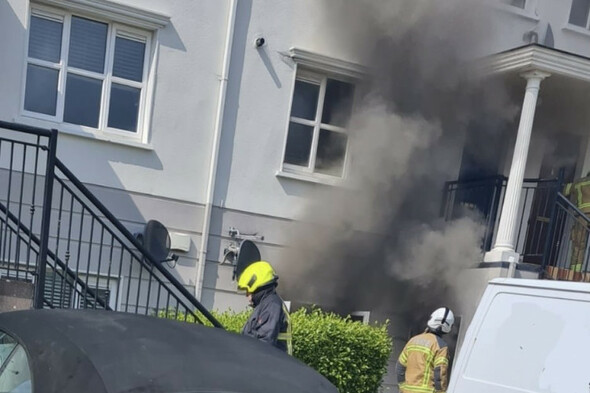 Firefighters battle apartment blaze in Ballincollig, Co Cork - Vimarsana News