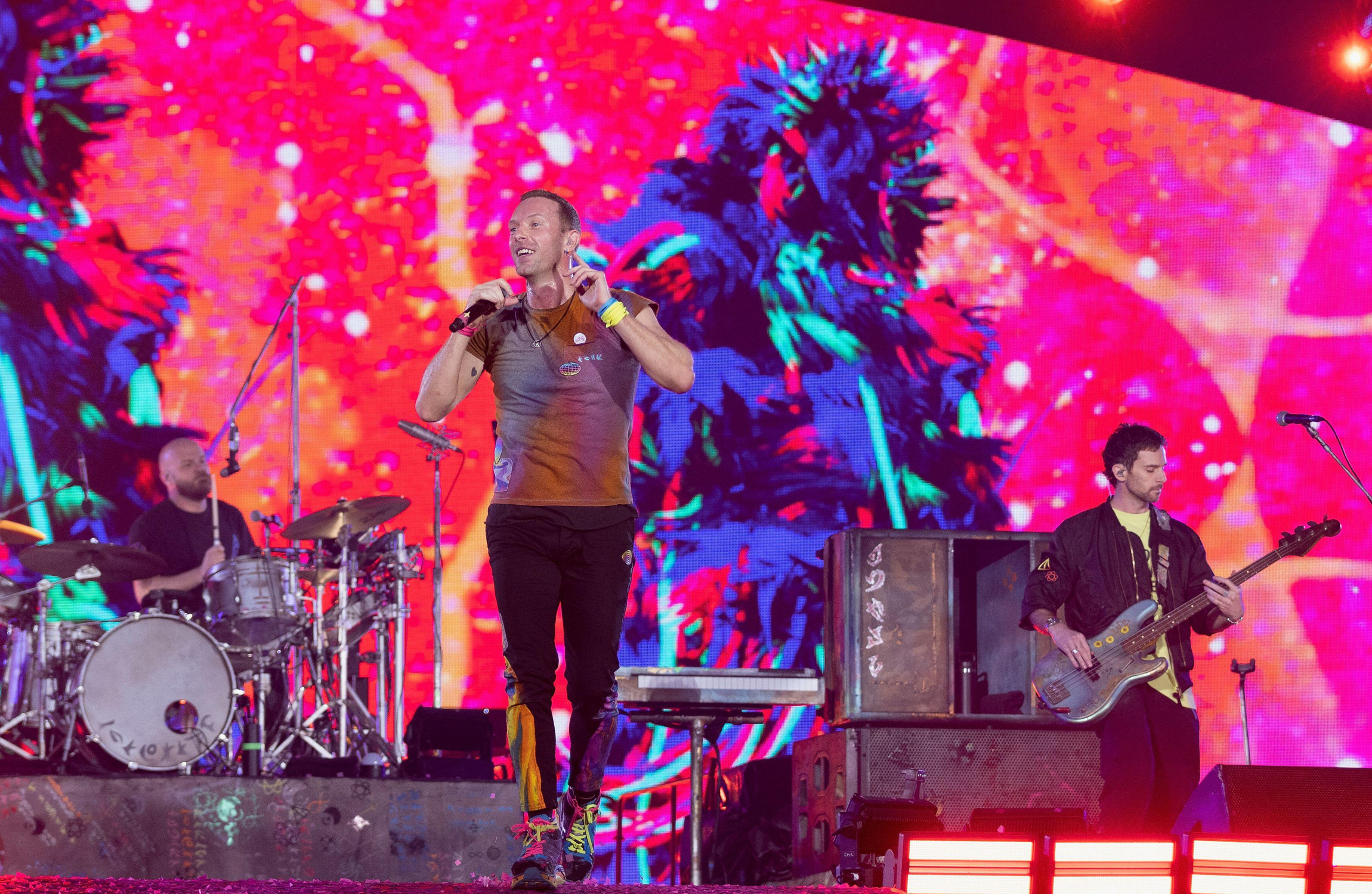 Coldplay Fans Face Fees Of Over €2,440 For Dublin Accommodation For ...