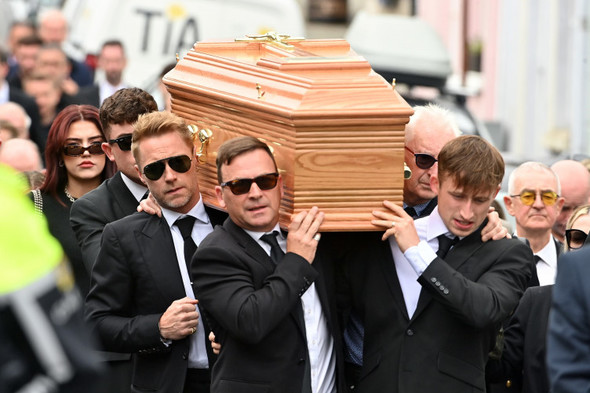Ronan Keating performs musical tribute at brother Ciaran's funeral - Vimarsana News