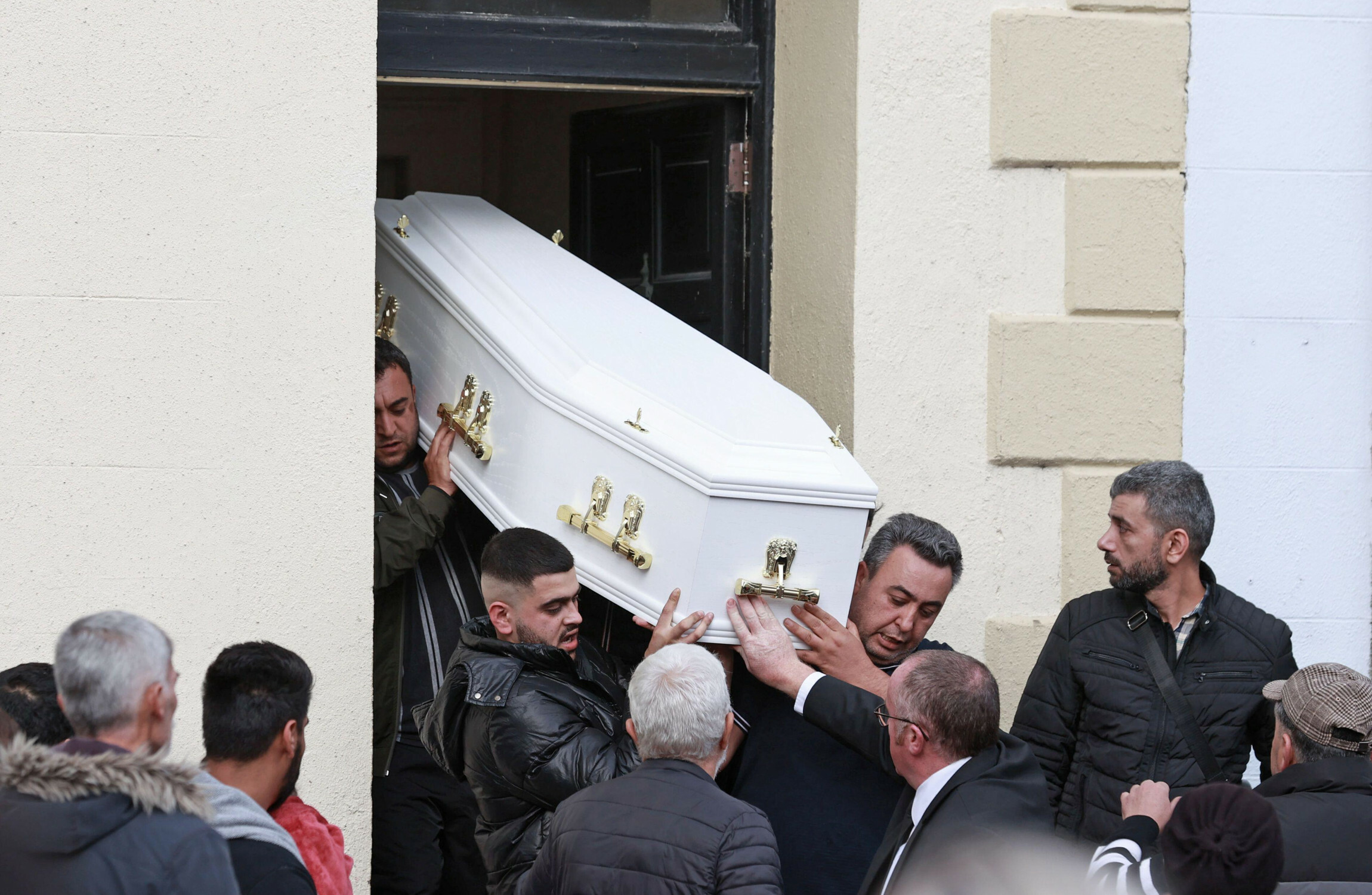 Hundreds of people form guard of honour for Debs ball crash victim - Vimarsana News