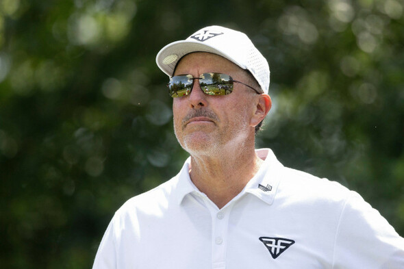 Mickelson bets topped $1 billion, says former gambling associate - Vimarsana News