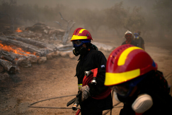 Greek police arrest 140 on suspicion of arson as firefighters struggle to contain blazes - Vimarsana News