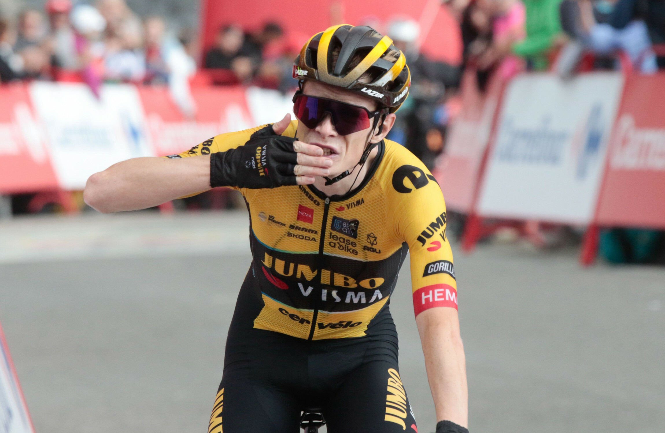 Vingegaard earns Vuelta stage 16 win and cuts Kuss lead - Vimarsana News