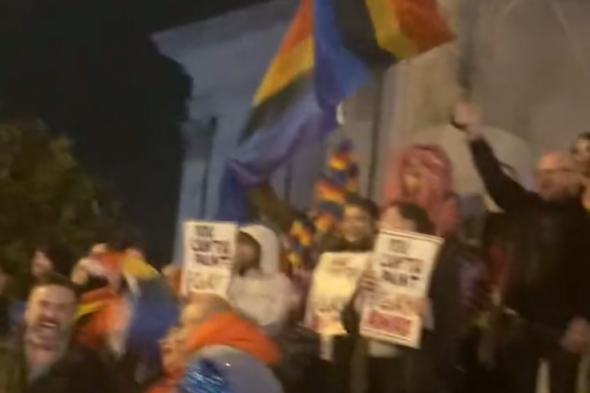 Over 500 people protest after Cork gay bar rebrands for university Freshers' week - Vimarsana News