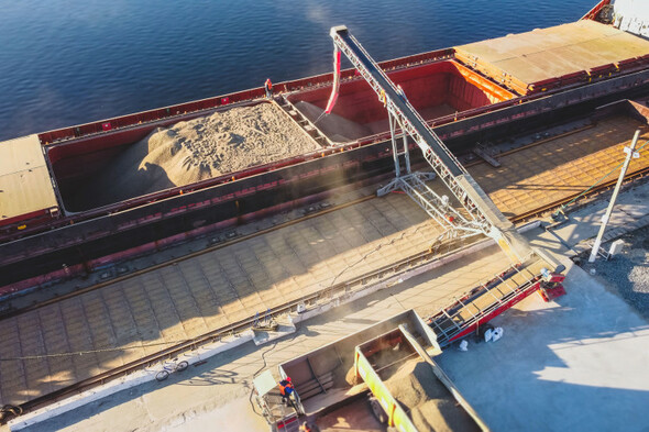 Poland extends its embargo on Ukrainian grain after EU lifts sanctions in five member states - Vimarsana News