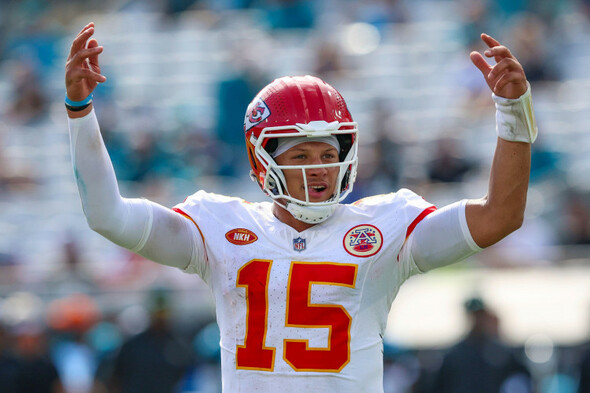 Mahomes throws for two touchdowns in Chiefs win as Bills bounce back - Vimarsana News