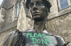 'Please don't' message painted on Molly Malone statue - but tourists undeterred