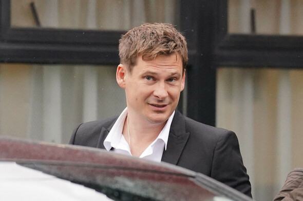 Blue star Lee Ryan handed 12-month suspended sentence for abusing cabin crew - Vimarsana News