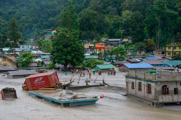 At least 10 people dead and 102 others missing after devastating flash floods in India - Vimarsana News
