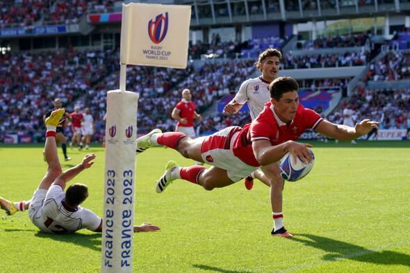 Louis Rees-Zammit claims hat-trick of tries as Wales comfortably top pool - Vimarsana News