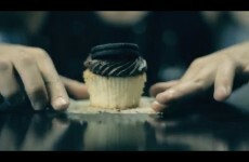How to eat a cupcake like a gentleman