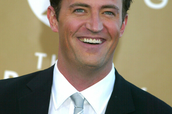 'Chandler is going to live for ever': Dublin fans pay tribute to Matthew Perry - Vimarsana News