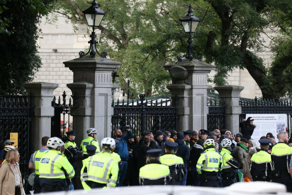 Garda Commissioner agrees to 'review' policing of far-right protests, trade union says - Vimarsana News