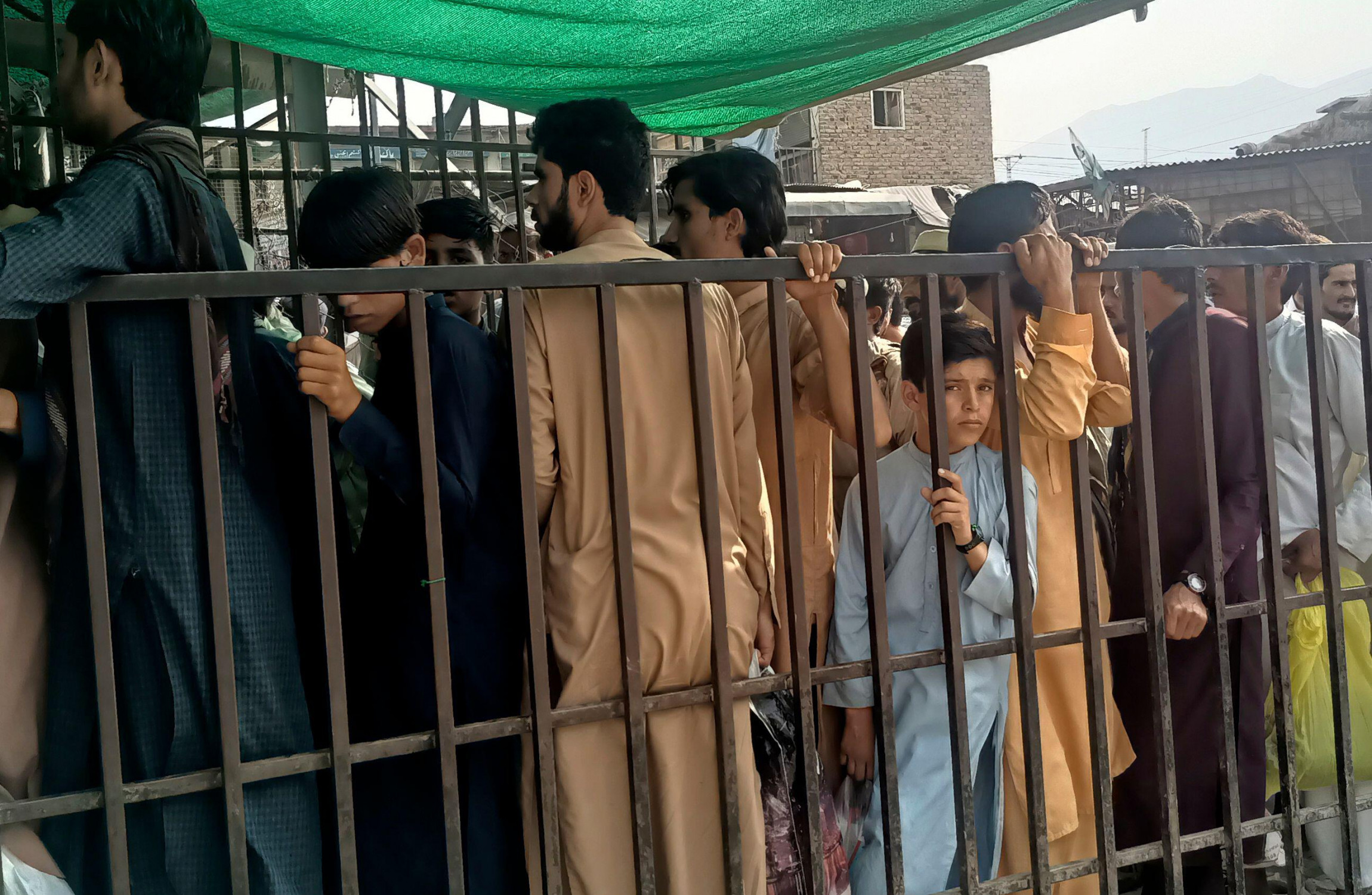 Thousands Of Afghans Forcibly Returned From Pakistan, Say Taliban Officials