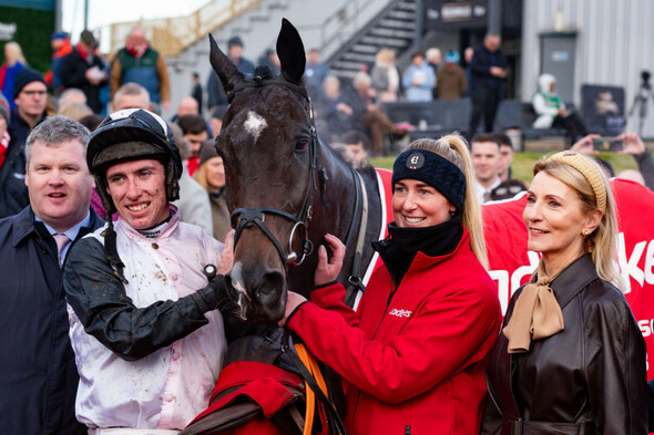 Gerri Colombe edges out Envoi Allen in Champion Chase thriller - Vimarsana News