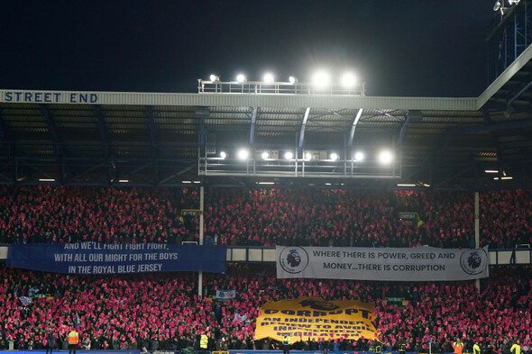 Everton fans in angry protest as Garnacho scores sensational overhead - Vimarsana News