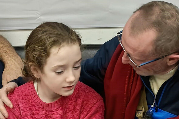 Emily Hand could only whisper after being released by Hamas, her father says - Vimarsana News