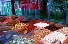Mmmm... It's the sporting sweets... sorry, tweets of the week