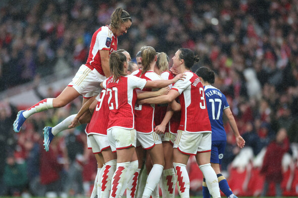 Arsenal join Chelsea at top of WSL after impressive win in front of record crowd - Vimarsana News