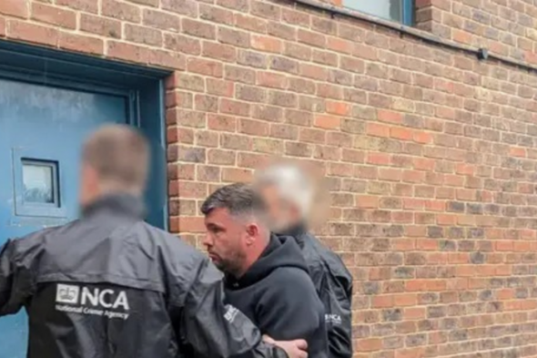 Suspected key Kinahan gangster Liam Byrne extradited to UK for alleged firearm offences - Vimarsana News