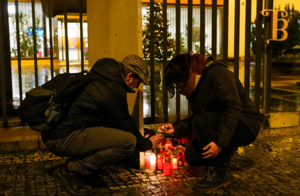 Journée de deuil déclarée après la fusillade de Prague alors que les autorités préviennent que le bilan pourrait augmenter