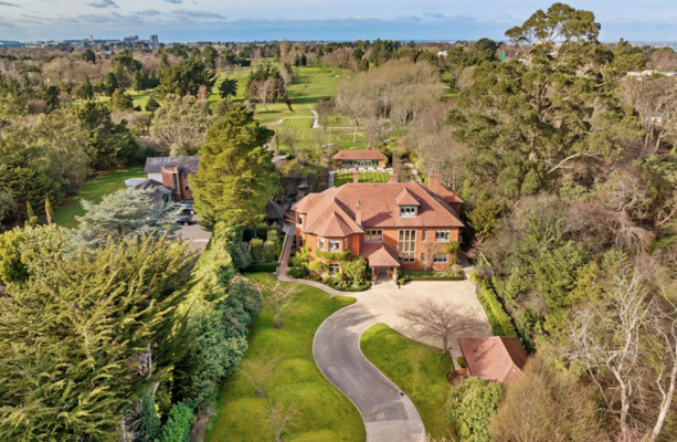 Visitez cette grande et luxueuse maison Foxrock désormais sur le marché pour 6,75 millions d’euros