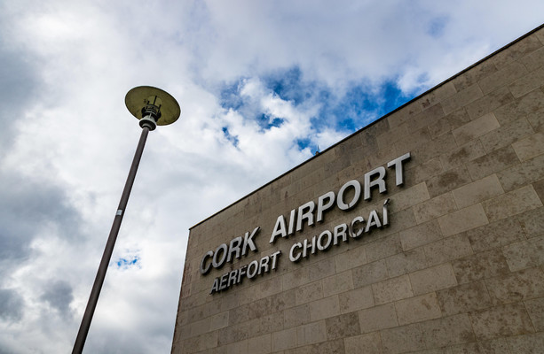 Рейс Тенерифе-Манчестер был перенаправлен в аэропорт Корка после смерти пассажира на борту.