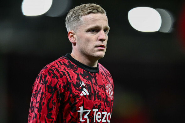 Ten Hag explains why it didn't work out for Van de Beek at Man United - Vimarsana News