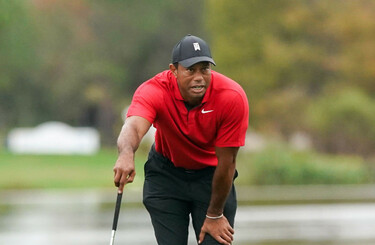 Tiger woods nike red on sale shirt