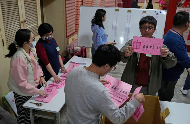 Les élections à Taiwan se clôturent alors que la Chine promet d’« écraser » toute avancée vers l’indépendance