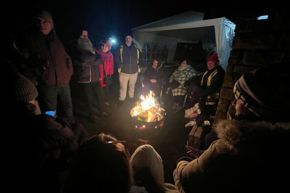 'Bring your kids out': Protests as Ukrainian families with children arrive at Roscrea hotel - Vimarsana News