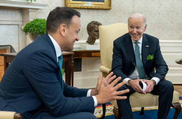 Le Taoiseach devrait-il se rendre à la Maison Blanche ce jour de la Saint-Patrick ?