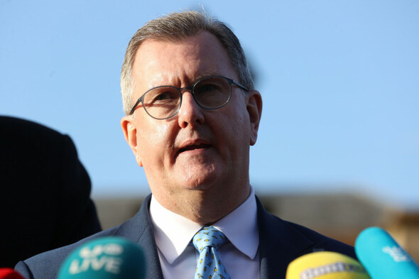 DUP leader to hold crunch meeting with senior party colleagues over returning to Stormont - Vimarsana News
