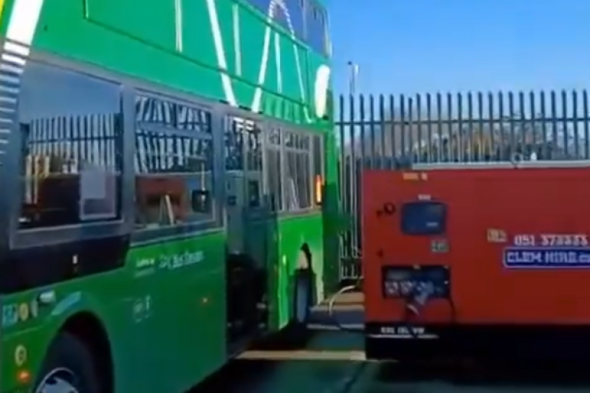 Debunked: Video does not show a diesel generator recharging an electric Bus Éireann vehicle - Vimarsana News