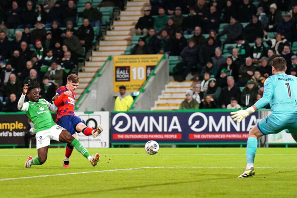 Rangers cut gap on leaders Celtic to five points with dominant win at Hibernian - Vimarsana News