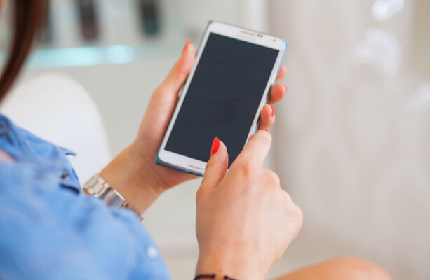 セックスワーカーがテキスト詐欺に返信後、殺害予告を送信