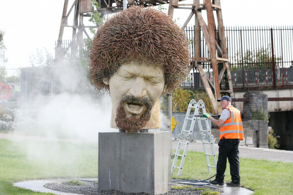 Surrealing in the Years: Story of giant Luke Kelly head vandalism comes to a sad end - Vimarsana News