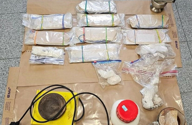 ダブリンのアパート捜索でガルダイが30万ユーロ相当のヘロインを押収、男逮捕