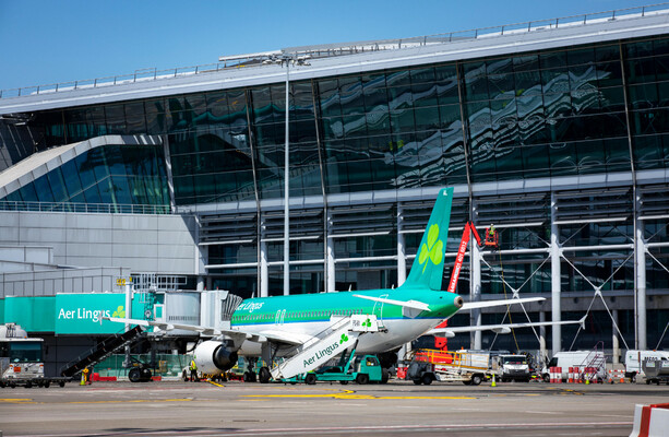 ダブリン空港の乗客数制限違反は気候危機下で「持続不可能」だとデイル氏が聞く