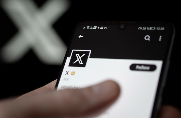 アイルランドを拠点とするX社の上級従業員が会社を相手取って起こした高等裁判所訴訟が和解