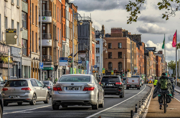 Les propriétaires de SUV devraient-ils payer davantage pour le stationnement à Dublin ?