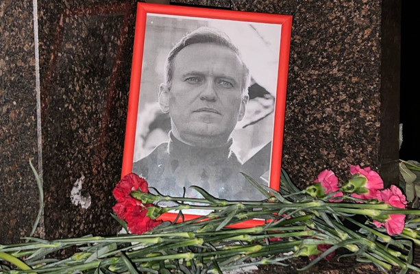 В России арестовали более 100 человек во время панихиды по погибшему оппозиционеру Алексею Навальному