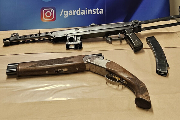 Two people arrested after gun seizures, including submachine gun and sawn-off shotgun, in Dublin - Vimarsana News