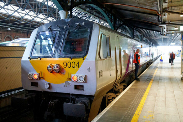 Hourly trains between Dublin and Belfast announced as part of €800m NI funding package - Vimarsana News