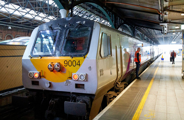 Hourly trains between Dublin and Belfast announced as part of