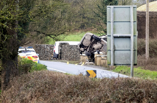 リムリックでの衝突事故で大学生2人が死亡、追悼の意を表