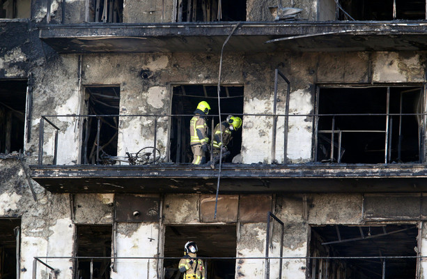 Число погибших в результате пожара в квартире в Валенсии выросло до 10 после того, как внутри здания были обнаружены тела