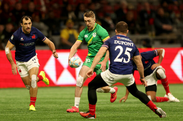 Antoine Dupont - who else? - scores with the clock in the red to knock Ireland out - Vimarsana News