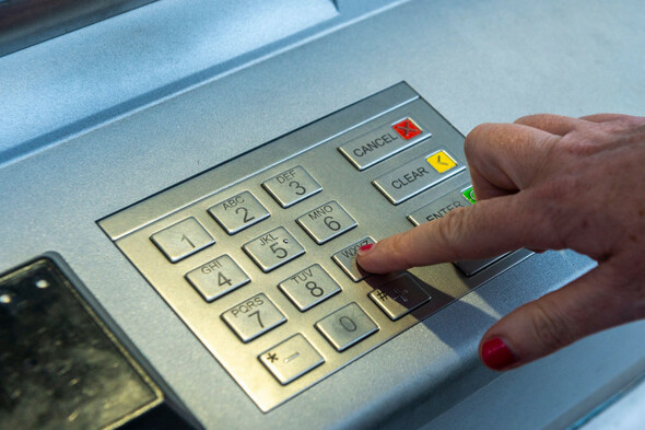 Banks call for 'shared responsibility' to provide ATMs and fewer restrictions on cash withdrawal - Vimarsana News